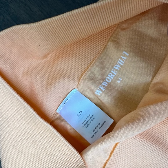 We Wore What - Seamless Biker (small) and V-Neck (medium) in Peach Cobbler - Picture 9 of 10